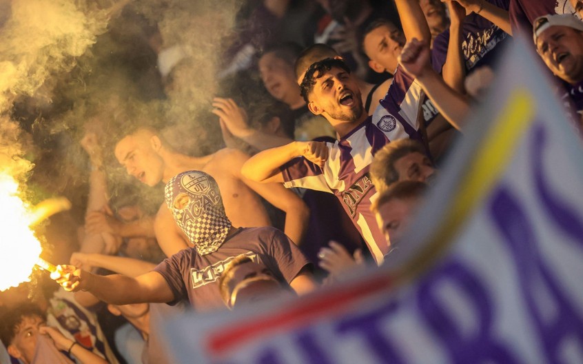 "AKO TE JOŠ JEDNOM VIDIMO U NOĆNOM PROVODU..." Navijači postrojavali igrače nekada slavnog kluba nakon debakla, najgore prošao reprezentativac (VIDEO)