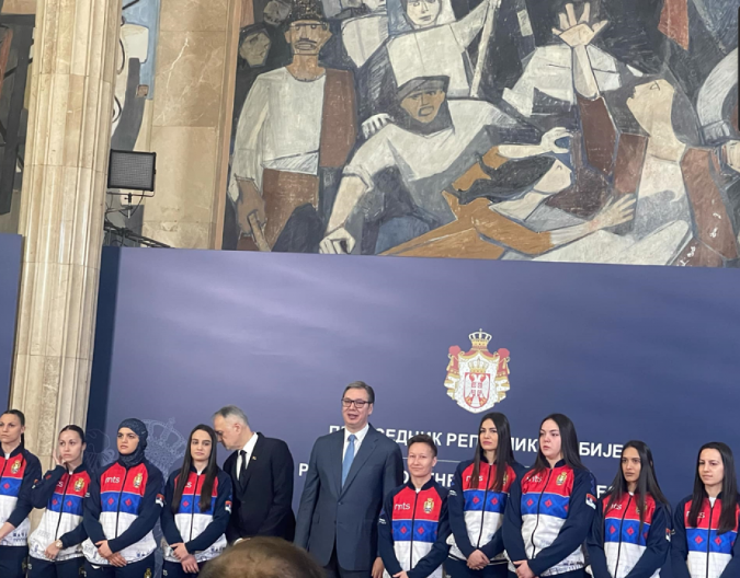 HVALA VAM ŠTO SE BORITE ZA NAŠU TROBOJKU Aleksandar Vučić ugostio sportiste uoči Svetskog prvenstva u boksu za žene u Nišu