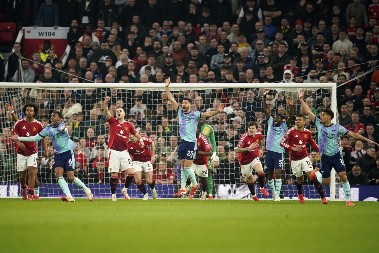 BEZ POBEDNIKA U DERBIJU Remi Junajteda i Arsenala na "Old Trafordu"