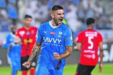 ŠTA JE SA MITROVIĆEM? Pojavio se je strašan snimak, jedva stoji na nogama, posle ovoga je završio u bolnici (VIDEO)