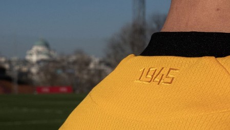 U PRODAJI OD SREDE Zvezdini žuti dresovi uskoro mogu da se poruče, na leđima legendarna "osmica"