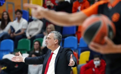 NIŠTA OD NAGRADE ZA RADONJIĆA Izabran najbolji trener Evrokupa