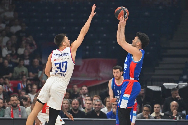 ZVEZDA POKRADENA PROTIV EFESA Veliki skandal u Areni, crveno-beli oštećeni u ključnom trenutku (VIDEO)