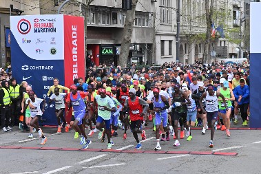 DRAMA NA BEOGRADSKOM MARATONU Trkač kolabirao, Hitna pomoć pokušala da ga oporavi, pa ga na kraju odvezla u bolnicu