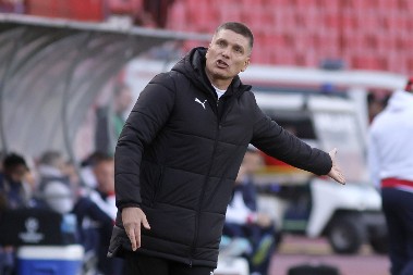 DA GA LOPTA NIJE POGODILA U RUKU... Blagojević utučen posle poraza u derbiju