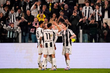 HRVAT PRONAŠAO "ŽICU" SRBINU Vlahović namestio oba gola Juventusa, "stara dama" nastavlja borbu za Ligu šampiona