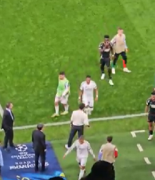 OVO NISTE VIDELI U PRENOSU Totalni haos na poluvremenu, palo hvatanje za vrat (VIDEO)