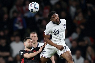 LONDONOM ODJEKUJE KOSOVO JE SRBIJA Nadrealne scene na meču Engleska - Albanija