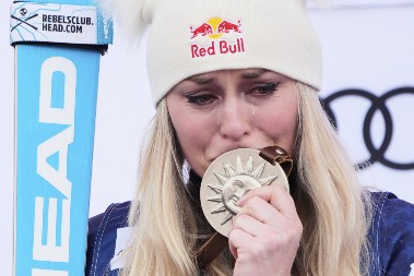 AUUU, LINDZI... Amerikanka nestvarne moći zaplakala na postolju