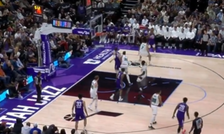 SLAVNOM OCU MORA DA JE POZLILO Da li je ovo najgori šut u istoriji košarke? (VIDEO)