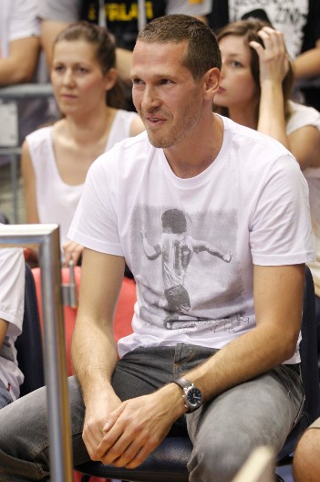 TROJKA KOJU PAMTI SVAKI NAVIJAČ PARTIZANA Istorijski trenutak kada je Kecman za 0,6 sekundi utišao Zagreb (VIDEO)