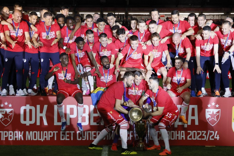 CRVENO-BELI PONOVO OBRADOVALI MALIŠANE Slobodan ulaz za decu do 14 godina na proslavi titule