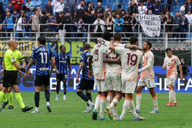 TITULA KORAK DALJE OD "MEACE" Roma srušila Inter minimalcem i odigrala za Napoli