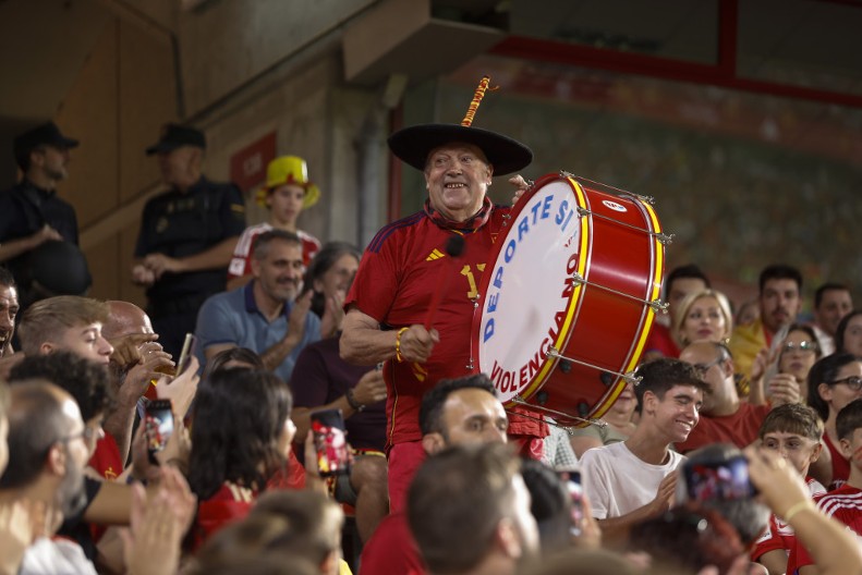 ŠPANIJA U SUZAMA Preminuo čuveni navijač "crvene furije"