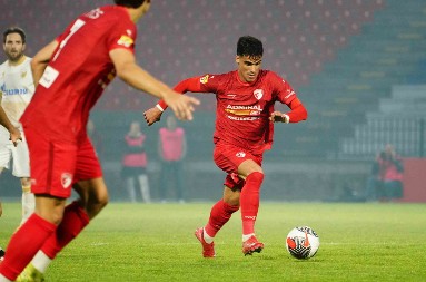 PRIČAĆE SE O MILUTINU Dao golčine Zvezdi i Mladosti, pa simulirao hvatanje za genitalije (VIDEO)