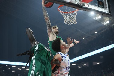 OSMAN ODVEO PAO NA FAJNAL-FOR Grci ispustili 23 razlike protiv Efesa, pa u drami izborili pobedu