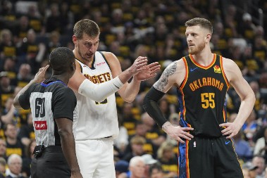 ISTORIJSKI DEBAKL NAGETSA Denver ponižen, Jokić isključen u trećoj četvrtini - Oklahoma uz 149 poena došla do izjednačenja
