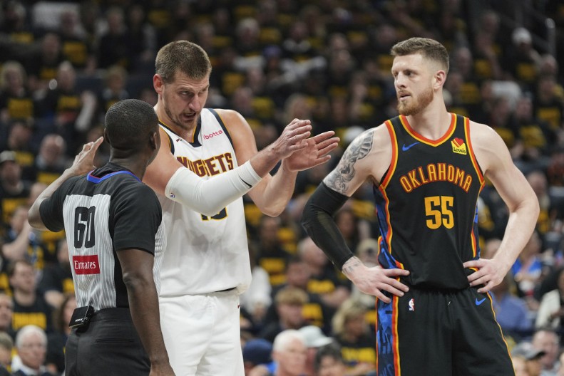ISTORIJSKI DEBAKL NAGETSA Denver ponižen, Jokić isključen u trećoj četvrtini - Oklahoma uz 149 poena došla do izjednačenja