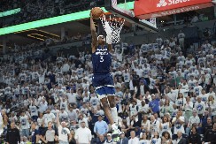 NIŠTA OD NOVOG IZNENAĐENJA Golden Stejt ne može bek Karija, "vukovi" ubedljivo do izjednačenja u seriji