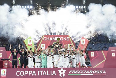 SVE PRŠTI OD EMOCIJA U BOLONJI: Ovaj trofej je i za Sinišu Mihajlovića