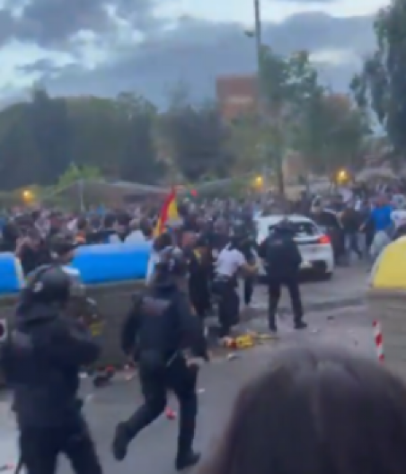 KOLIMA ULETEO MEĐU NAVIJAČE Užas u Barseloni pred spektakl