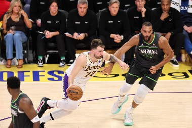 ŠOKANTAN POTEZ O KOME BROJI ČITAVA PLANETA NBA as izbacio trudnu ženu i dete iz kuće