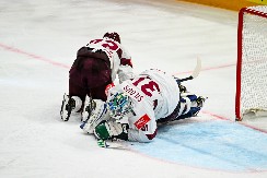 JEZIVA SCENA Sudija udaren palicom u glavu usred utakmice (VIDEO)