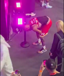 SNIMAK KOJI JE OBIŠAO PLANETU As Olimpijakosa neutešan posle poraza, nije mogao da zadrži suze (VIDEO)