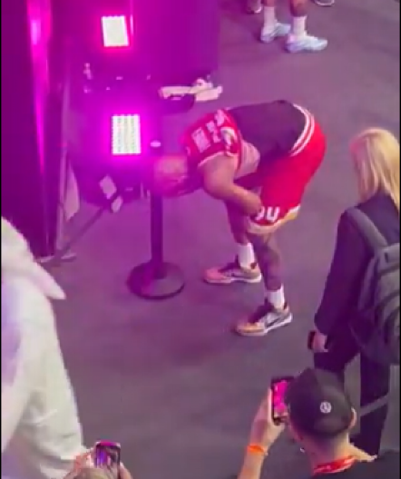 SNIMAK KOJI JE OBIŠAO PLANETU As Olimpijakosa neutešan posle poraza, nije mogao da zadrži suze (VIDEO)