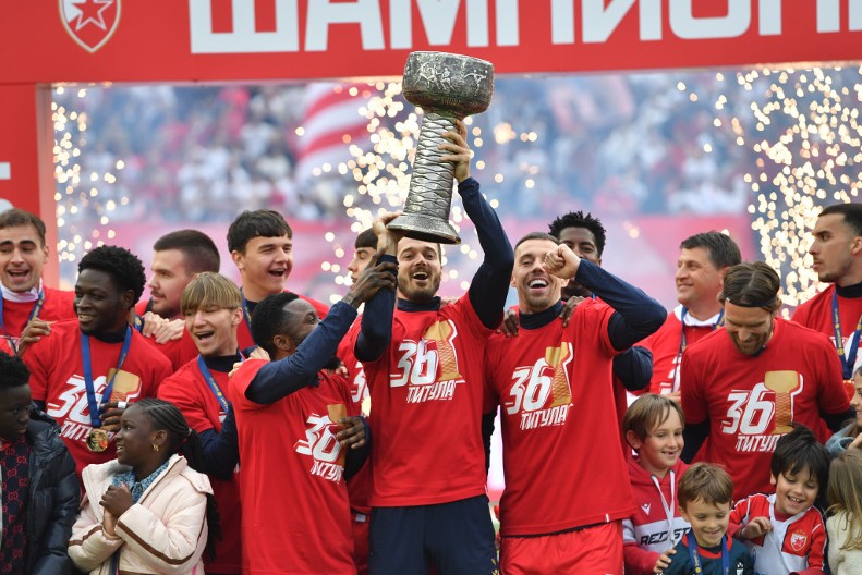 FEŠTA NA MARAKANI Zvezda podigla šampionski pehar, veliko slavlje igrača i navijača