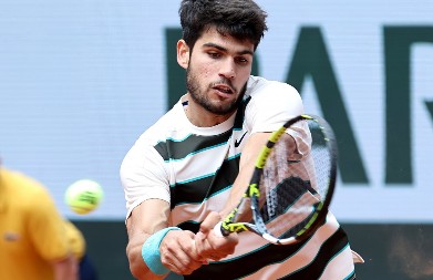 "EPIDEMIJA" NA ROLAN GAROSU Karlos Alkaraz gleda i ne veruje