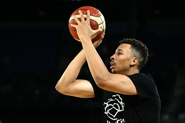 "GROBARI" SE UZALUD NADALI Miljenik navijača Partizana ostaje u NBA