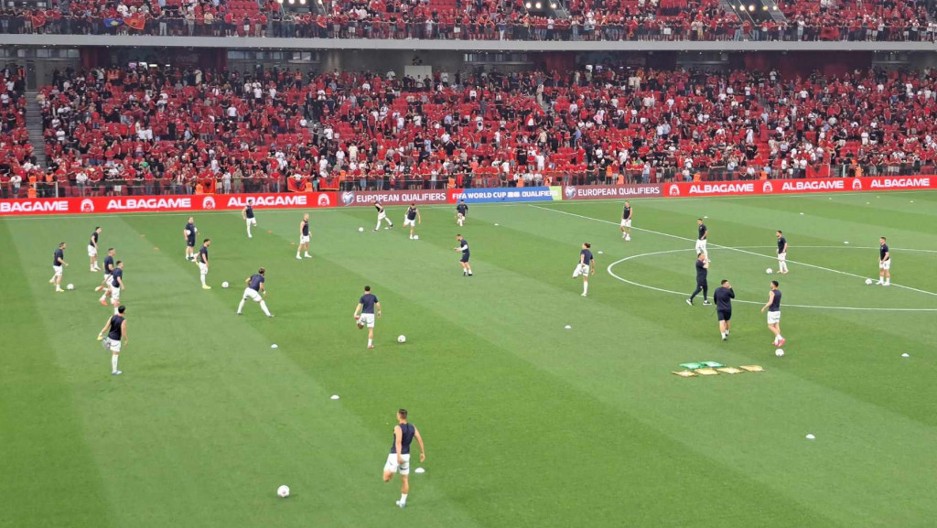 PAKLEN DOČEK ZA "ORLOVE" U TIRANI Albanci izviždali srpske igrače i skandirali terorističkoj "UČK" (VIDEO)