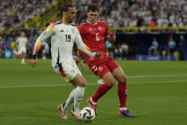 LUDILO U ISTANBULU Nemac došao da potpiše za Galatasaraj, njegov let pratilo više od 1.000.000 ljudi