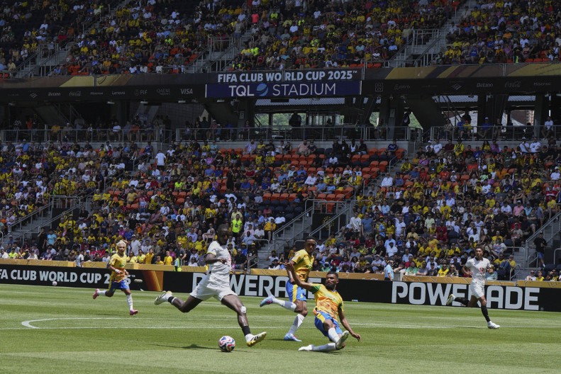 DORTMUND UMALO DA PROSPE MLEKO Hrabri Mamelodi posle goleade ostao kratak za čudo