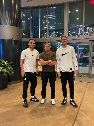 PIKSI U MAJAMIJU Dragan Stojković čestitao Sergeju i Mitroviću pobedu nad Sitijem, pa razgovarao sa Vlahovićem i Kostićem