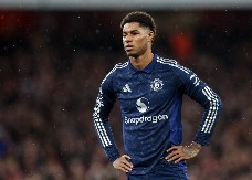 ENGLEZ SPAS TRAŽI KOD SUNARODNIKA Bajern dovodi Junajtedovog "odbeglog sina"