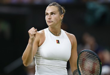 BELORUSKINJA UTIŠALA LONDON Sabalenka srušila Radukanu i prošla u osminu finala Vimbldona