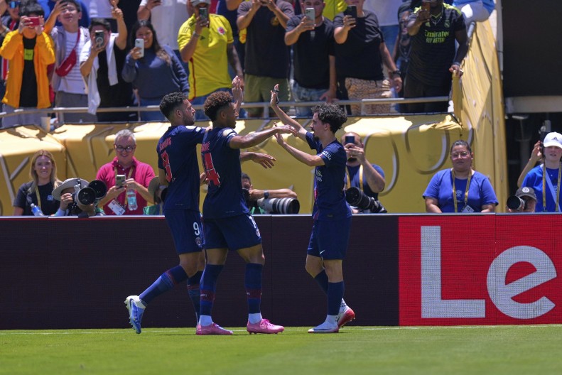 VELIKE MERE BEZBEDNOSTI Uoči finala Svetskog klupskog prvenstva biće raspoređeno 11.500 policajaca u Parizu