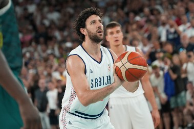 E, SADA DILEME VIŠE NEMA Vasilije Micić predstavlje u novom klubu: Nema više glasina