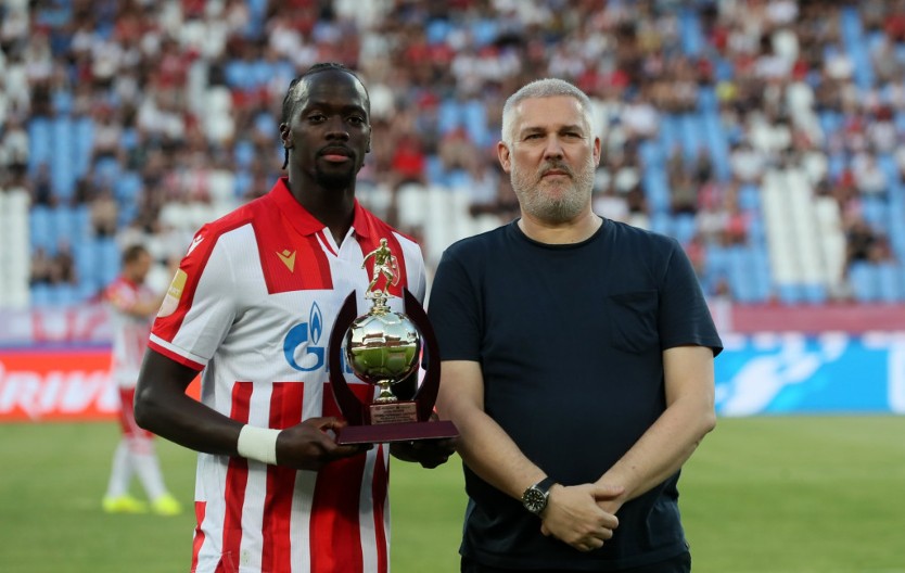 DVA PRIZNANJA ZA NAPADAČA ZVEZDE Šerif Endijae dobio trofeje "Slobodan Santrač" i "Bora Kostić" za najboljeg strelca