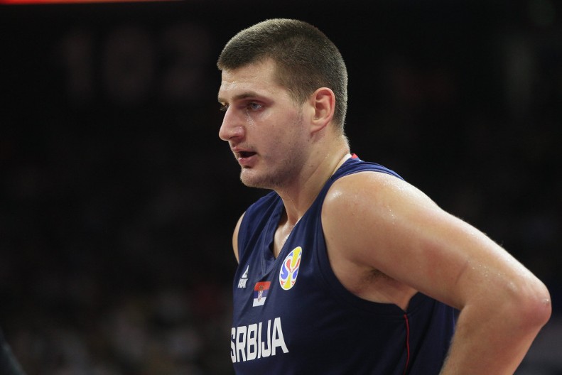 JOKIĆ NAPRAVIO NOVI ŠOU Nikola video natpis na ćirilici u Kini, pa održao čas srpskog (VIDEO)