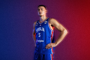 PO ZLATO U NOVOJ OPREMI Košarkaška reprezentacija Srbije predstavila dresove za Evropsko prvenstvo (FOTO)