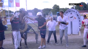 JOKIĆ OTVORIO ŠAMPANJAC I NAPRAVIO ŠOU ZA PAMĆENJE Ovako se slavi pobeda koja Nikoli znači više od svega (VIDEO)