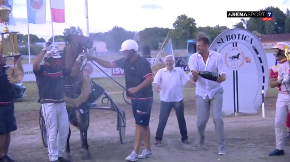 JOKIĆ OTVORIO ŠAMPANJAC I NAPRAVIO ŠOU ZA PAMĆENJE Ovako se slavi pobeda koja Nikoli znači više od svega (VIDEO)