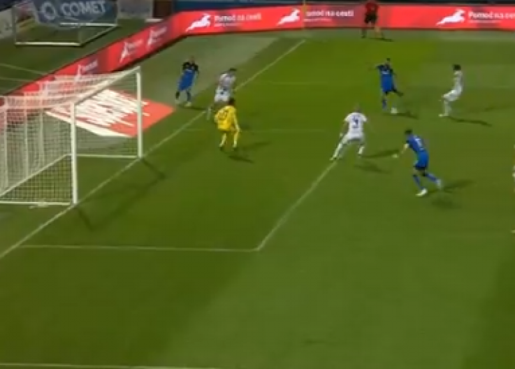 PROMAŠIO GOL SA METAR Hrvat se obrukao kao niko nikada (VIDEO)