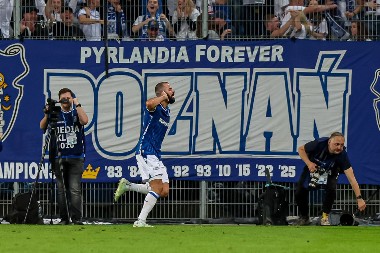 ŠTA JE TRAŽIO, TO JE I DOBIO Crveno-beli isprozivali navijača iz Poljske: Zvezdina reakcija izazvala haos na mrežama