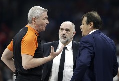 PRAVO NIOTKUDA Čuveni trener dobio otkaz