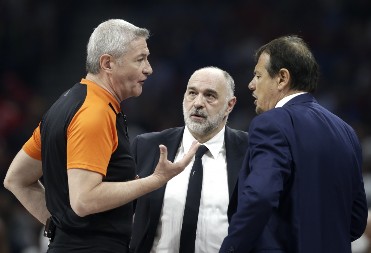 PRAVO NIOTKUDA Čuveni trener dobio otkaz