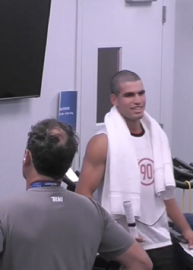 UŽASNO JE Ćelavi Alkaraz plaši tenisere na US Openu, jedna reakcije je potpuni hit (VIDEO)